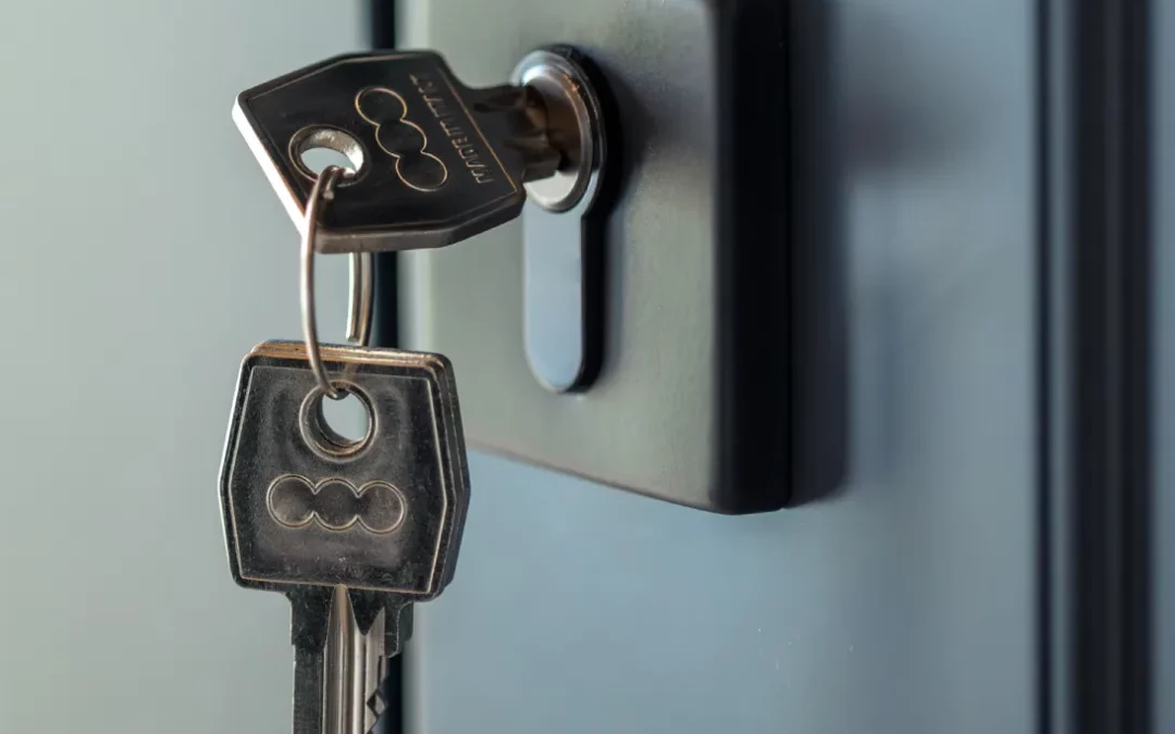 Clé bloquée ou poignée qui tourne dans le vide : que faire ?
